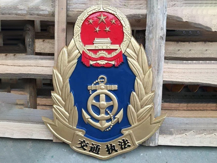 如何设计独特的警徽标志